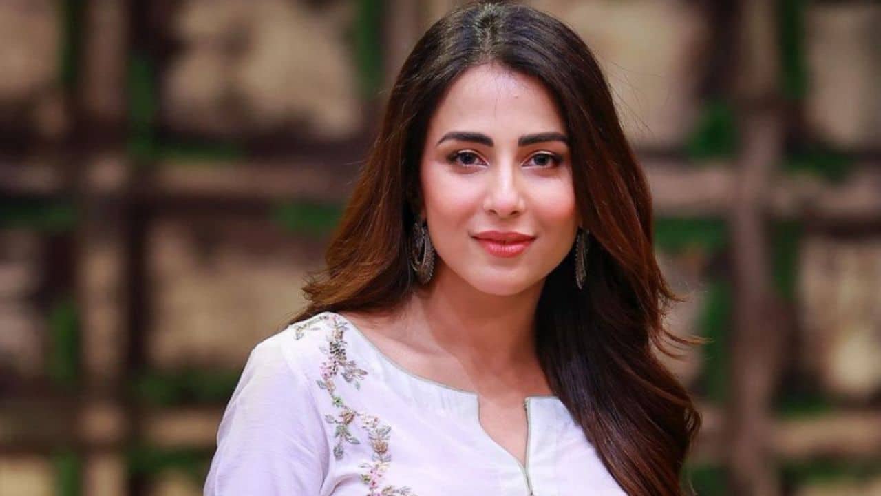 ‘Went out for a pack of cigarettes, still waiting for him to come back’: Ushna Shah talks about her absent father