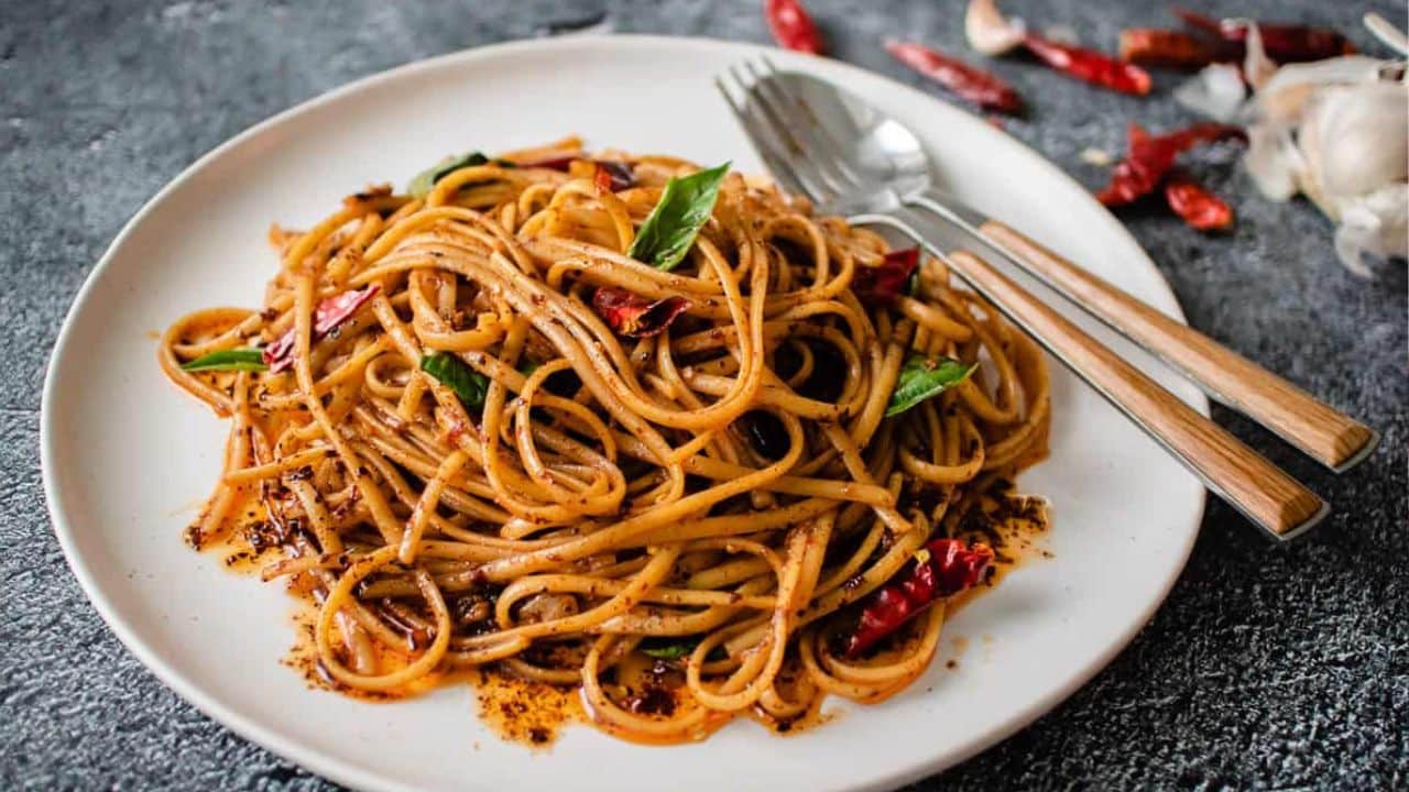 How many Pakistanis have never eaten noodles?
