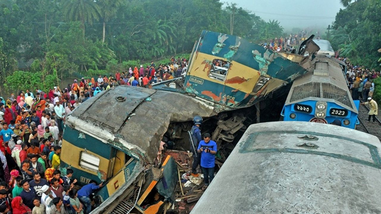 Two trains collide in Bangladesh, leaving 17 dead, 100 injured