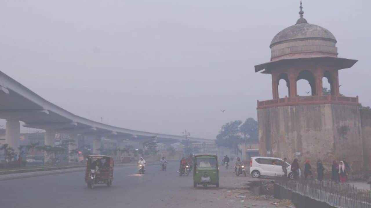 Lahore court orders closure of schools on Saturday, work-from-home twice a week