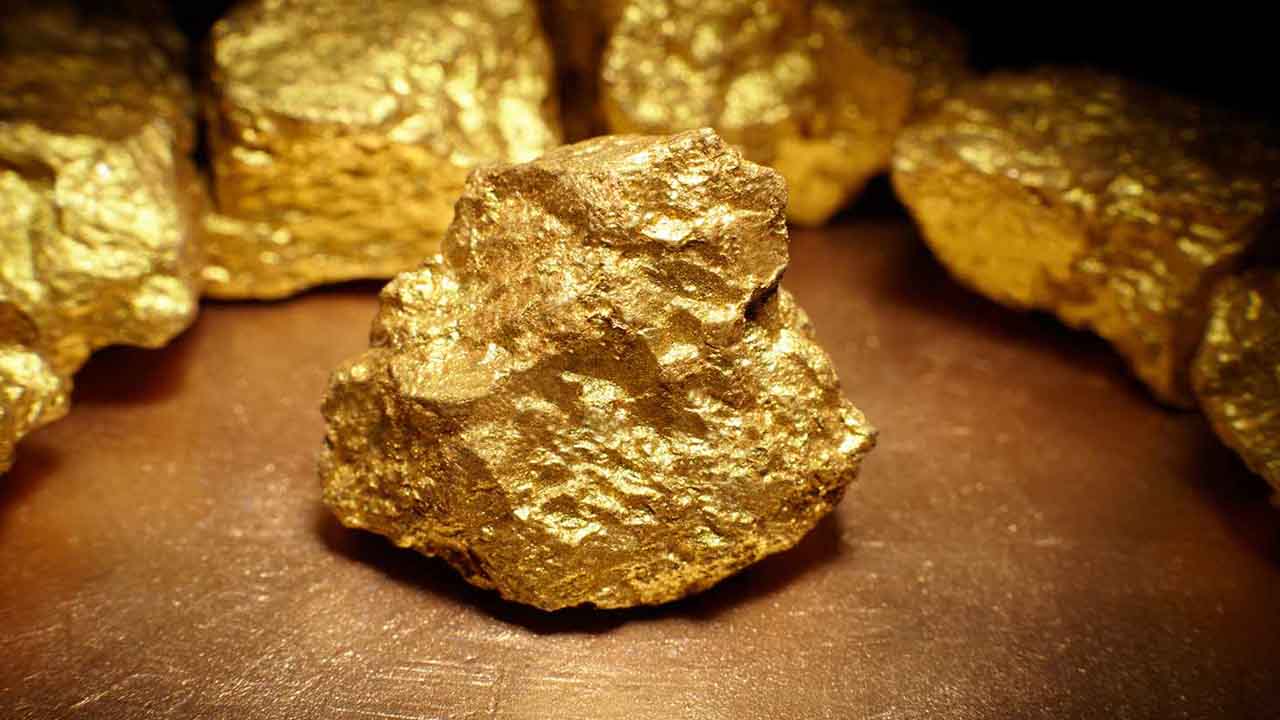 Gold price in Pakistan breaks all-time record, crosses Rs260,000 per tola