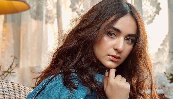 Watch: Yumna Zaidi shows off the coolest moves at a family wedding