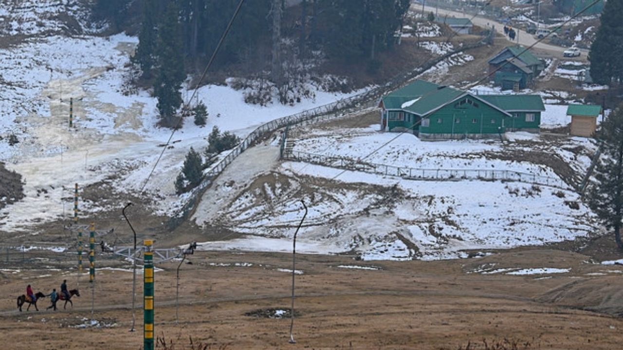 Ski industry in Indian-occupied Kashmir melts as temperatures rise