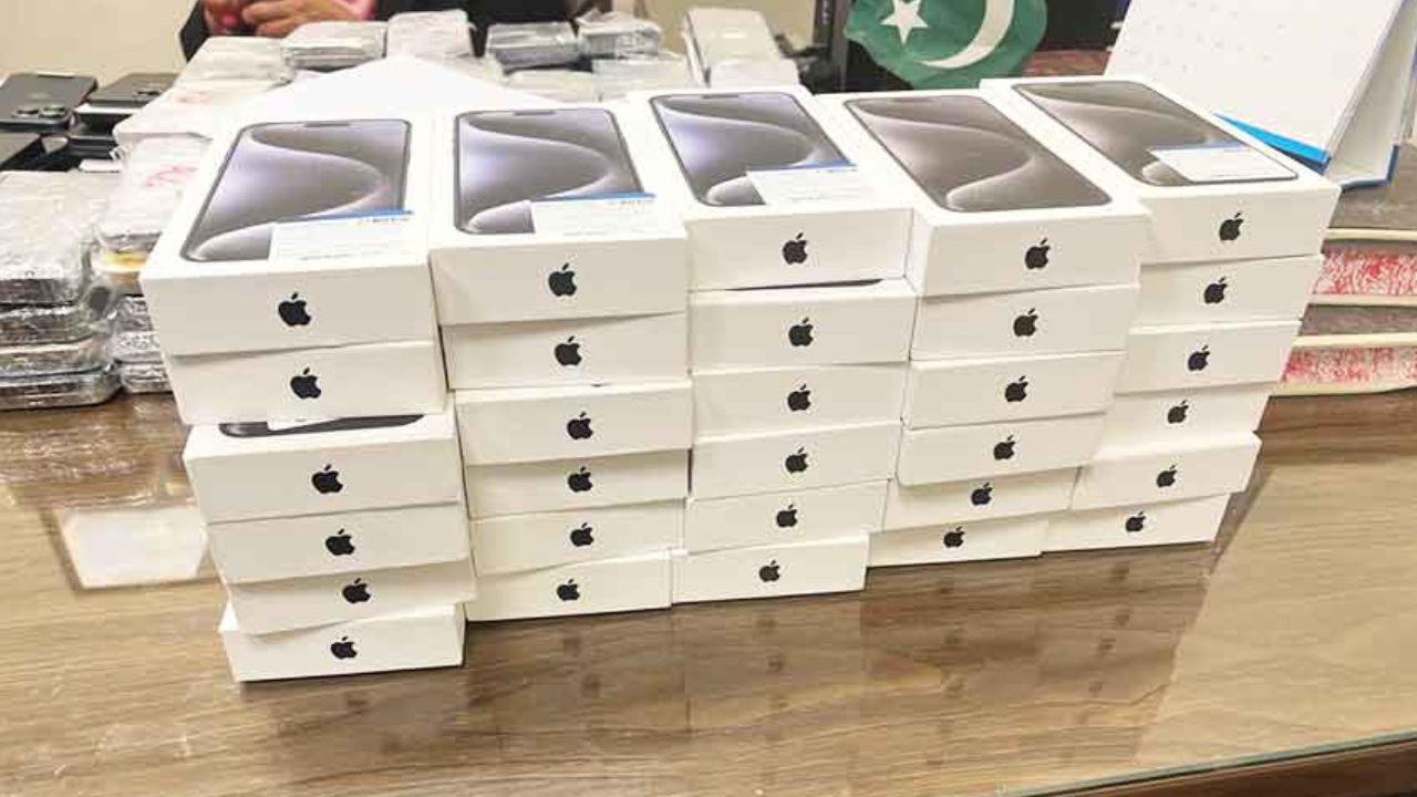 303 phones worth Rs. 85 million seized from passenger at Lahore airport