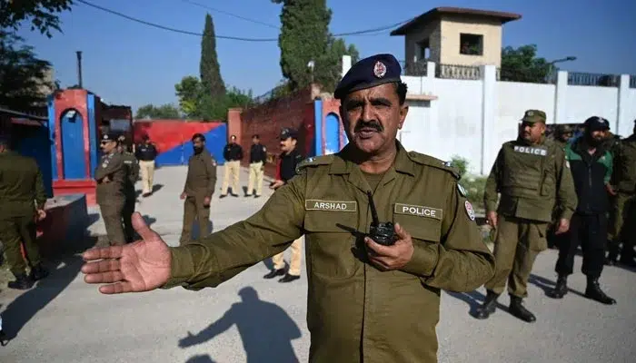 Three terrorists arrested with Adiala jail map, bombs