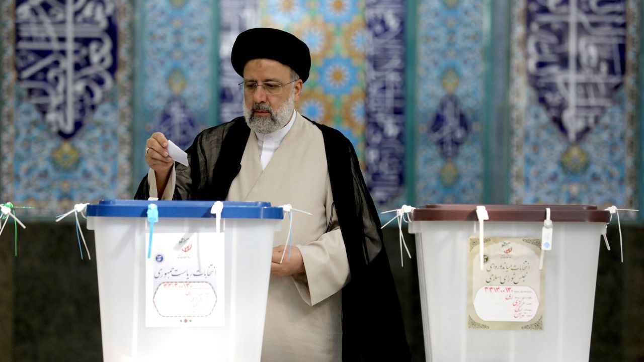 Iran counts ballots in vote seen favouring conservatives