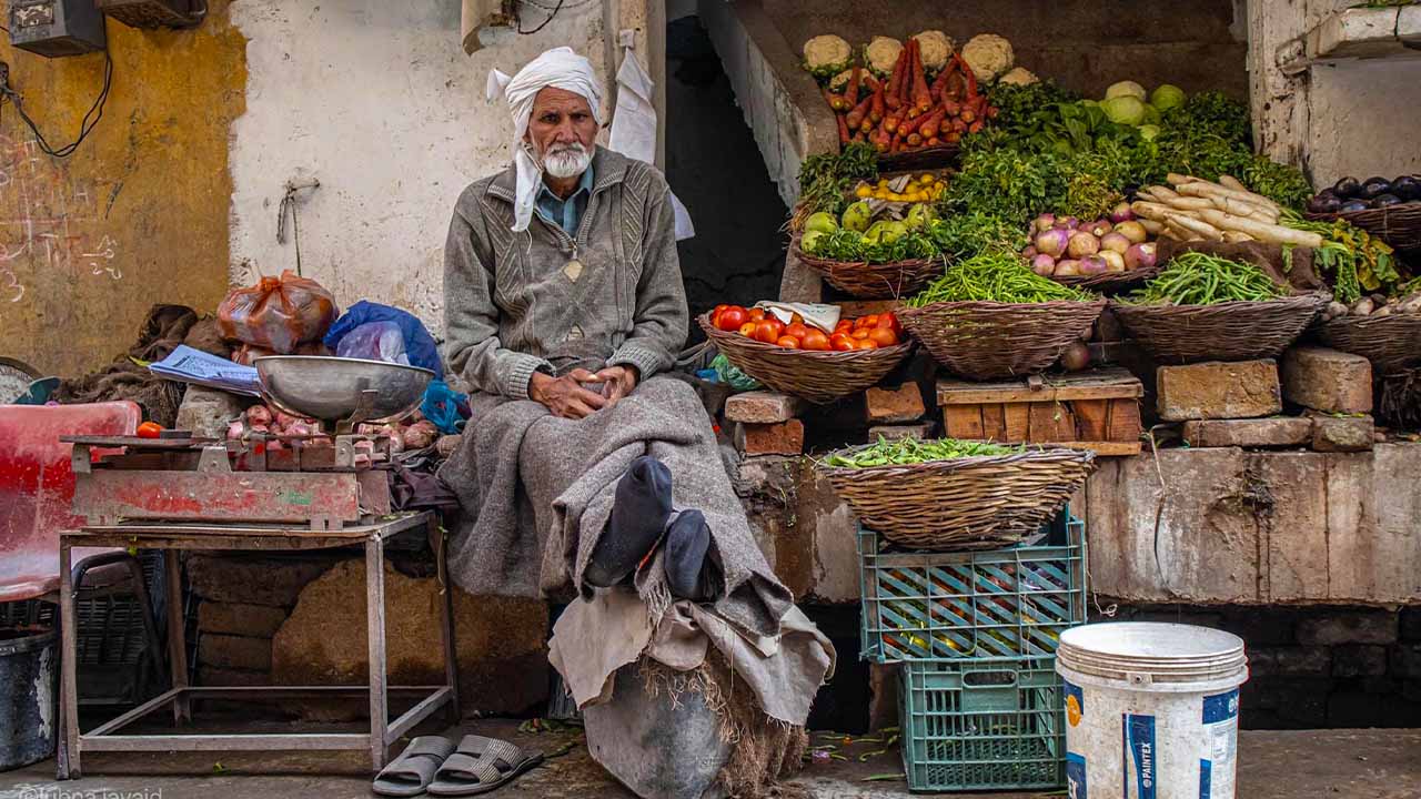 Weekly inflation inches down, yearly SPI surges