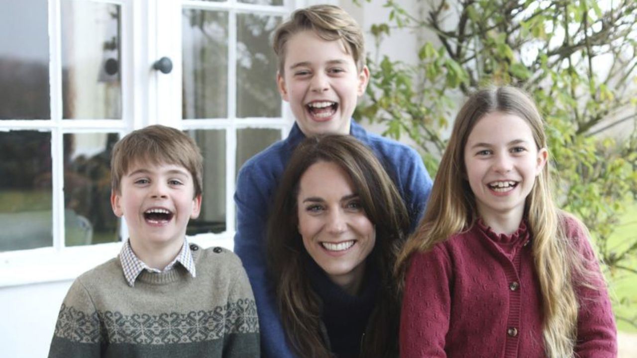 First official image published of UK’s Princess Kate after surgery