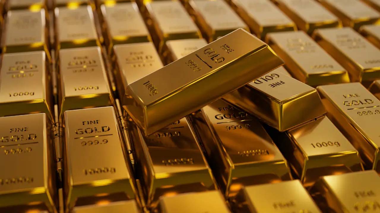 Gold price drops by Rs600 from record high to Rs271,900 per tola