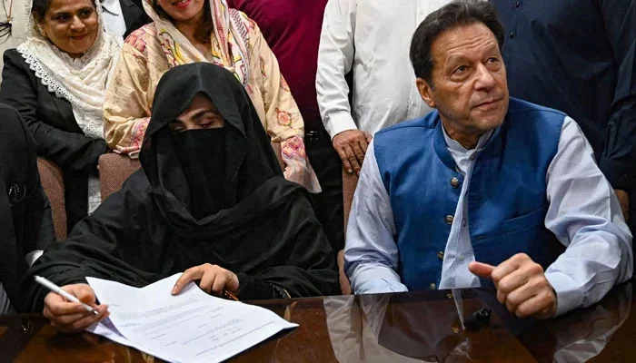 ‘Bushra Bibi ko Zehr dia ja raha hai’, Khan tells court