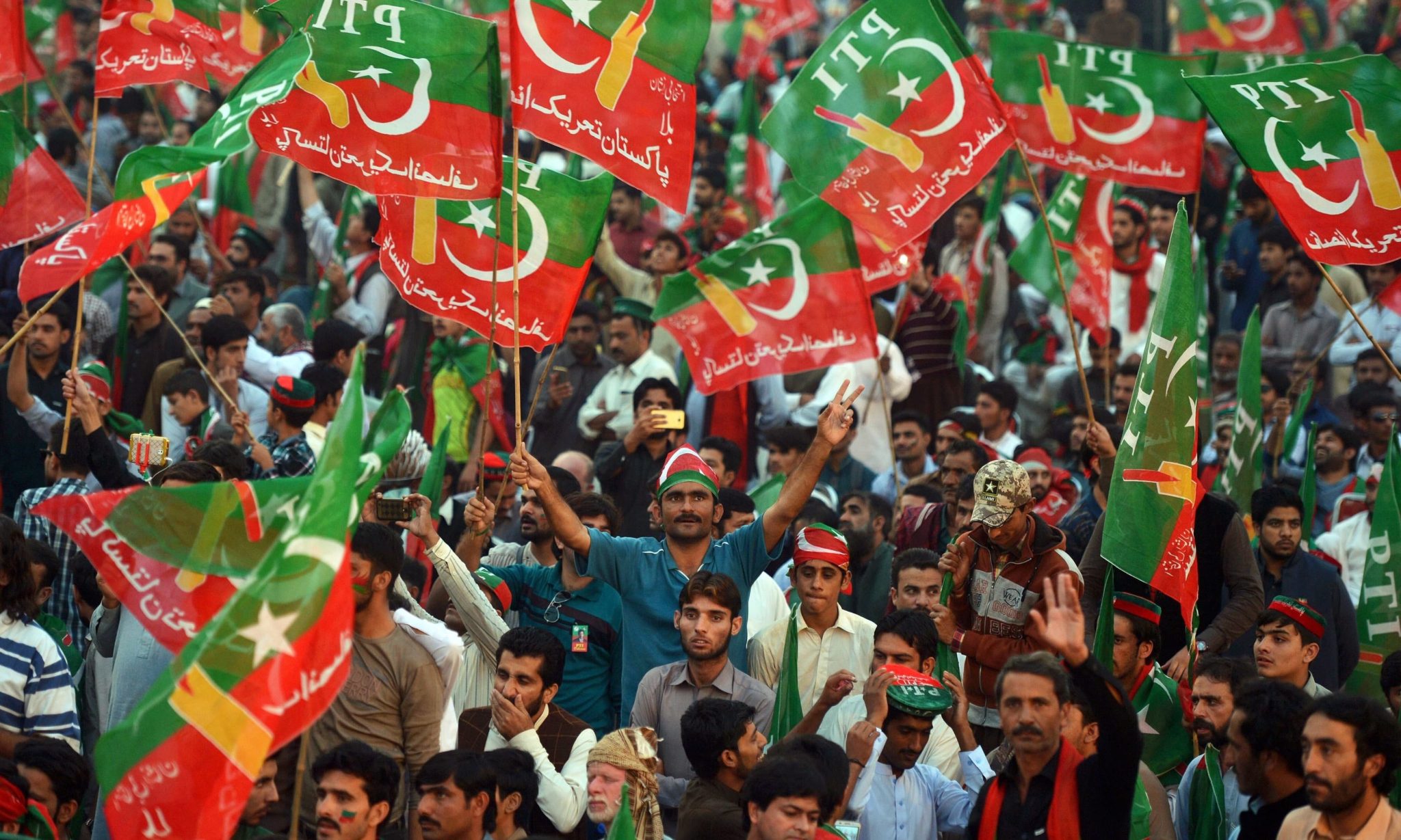 Iss dafa Parliament se bahir nahin jayenge; PTI changes protests strategy