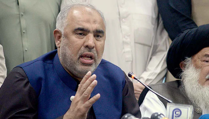 ‘Kabhi apne baap se maafi nai mangi, kisi aur se kya mangni’ Asad Qaiser replies to DG ISPR