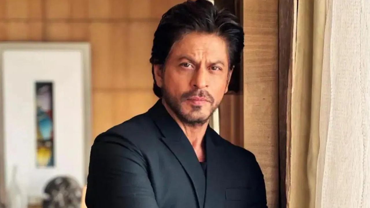 Shah Rukh Khan discharged from hospital after suffering heat stroke