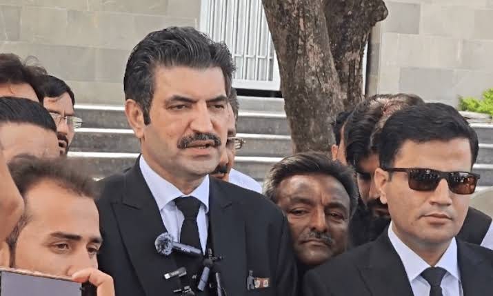 Marwat huay udass, Khan kay faislay say