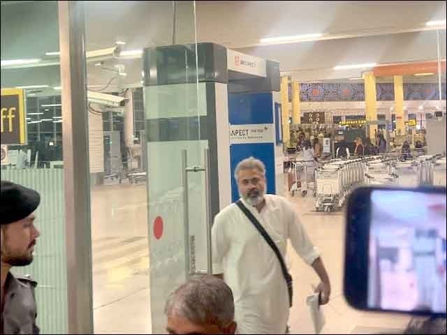 Imran Riaz not allowed to go abroad despite court orders