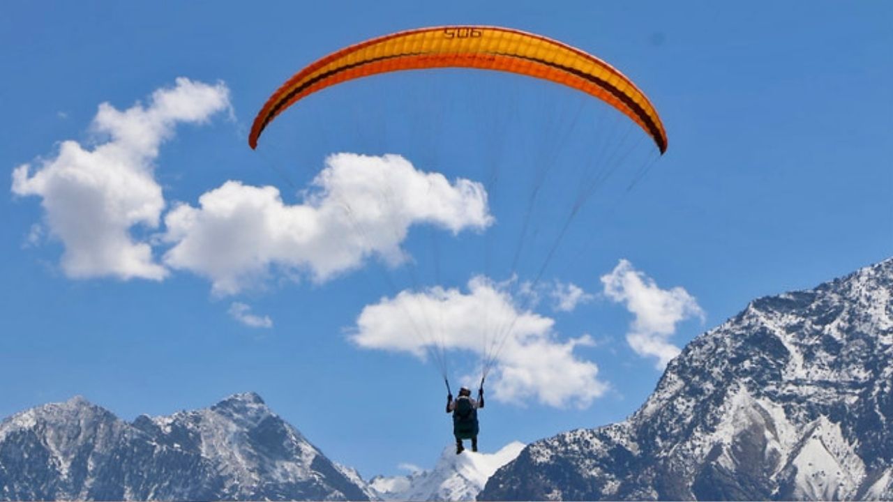 Brazilian tourist dies while paragliding without permit in Gilgit Baltistan