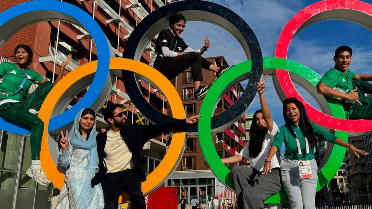 Malala Yousafzai meets Pakistani athletes at Paris Olympics