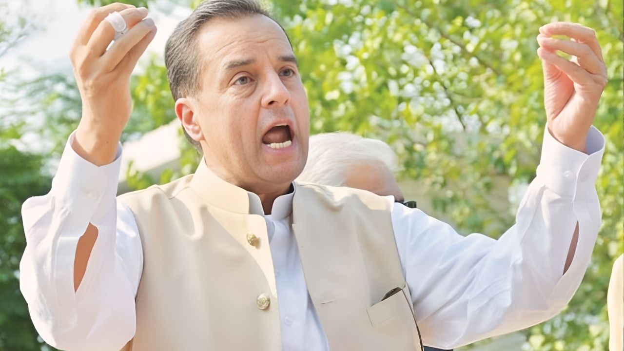 Captain Safdar urges Nawaz Sharif to hold Panama case judges accountable