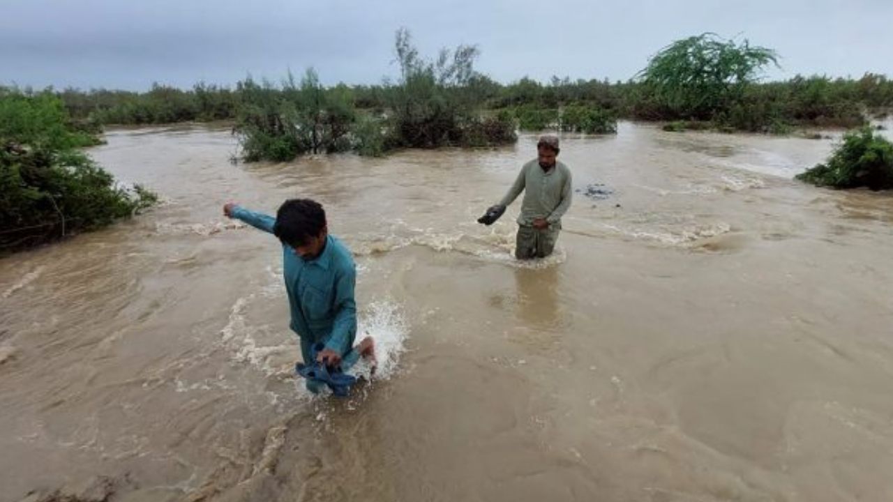 Torrential rains in Balochistan damage gas pipeline, kill 29
