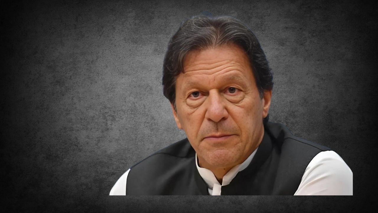 ‘Establishment ke log right dikha kar left marte hain’: Imran Khan