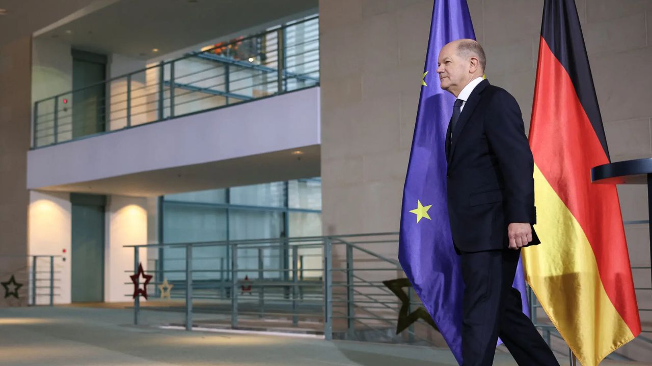 German chancellor sent packing after losing confidence vote