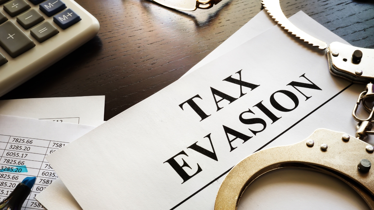 Islamabad’s noose tightens around tax evaders but could strangle economy instead