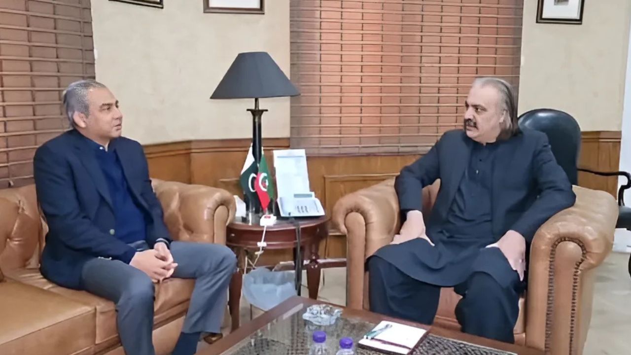 After fiery statements, Mohsin Naqvi, Gandapur have cordial meeting