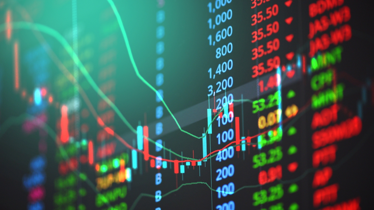 PSX recovers 3,000 points after historic drop amid speculative buying