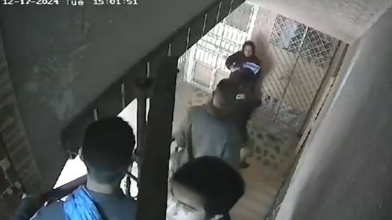Man arrested for stepping out naked in front of polio worker