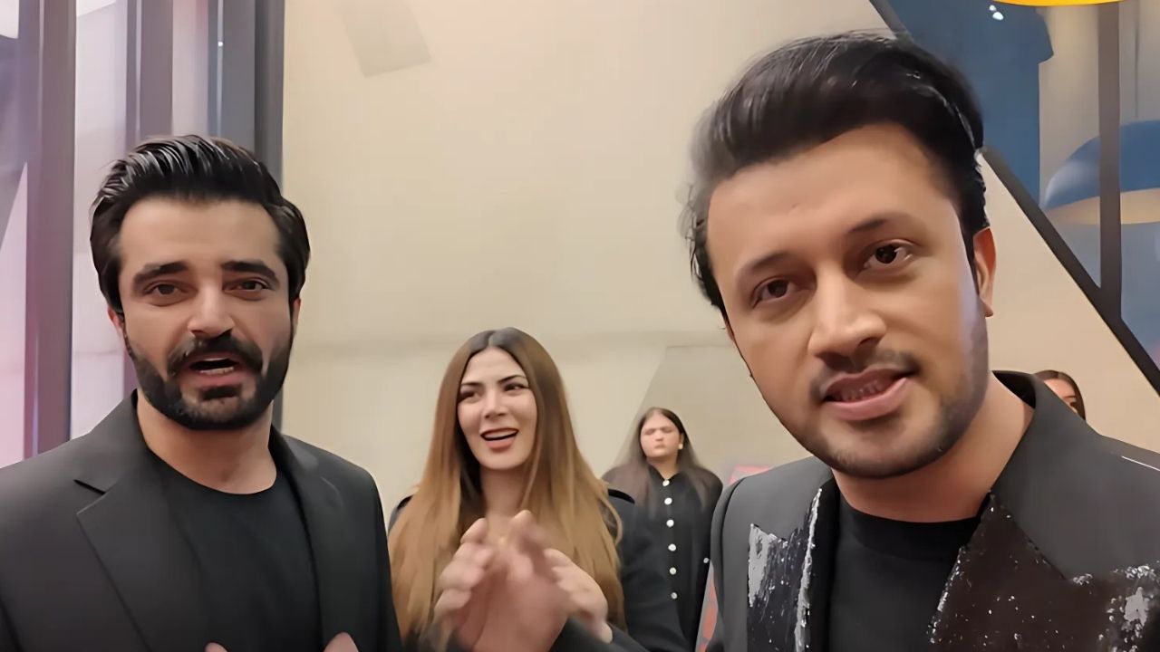 When Atif helped Hamza Ali Abbasi talk to Naimal Khawar during Hajj