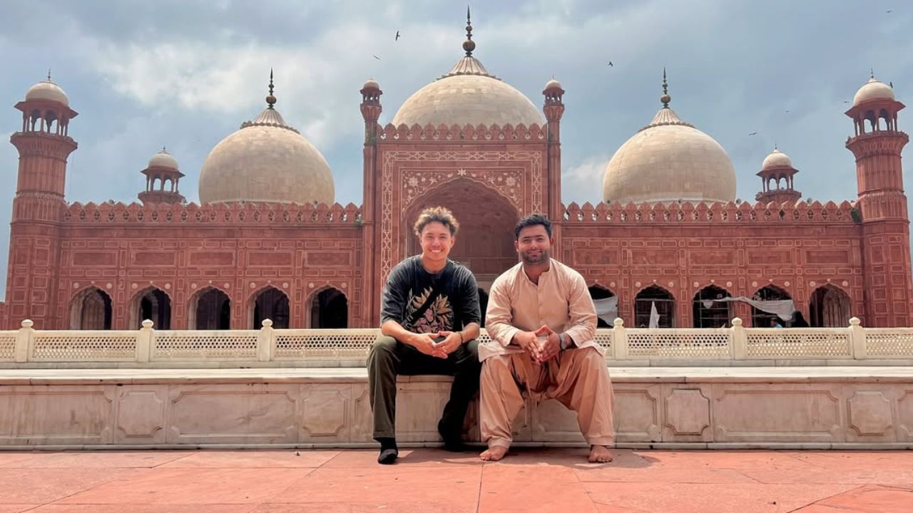 Foreign tourist deeply touched by the kindness of Pakistanis