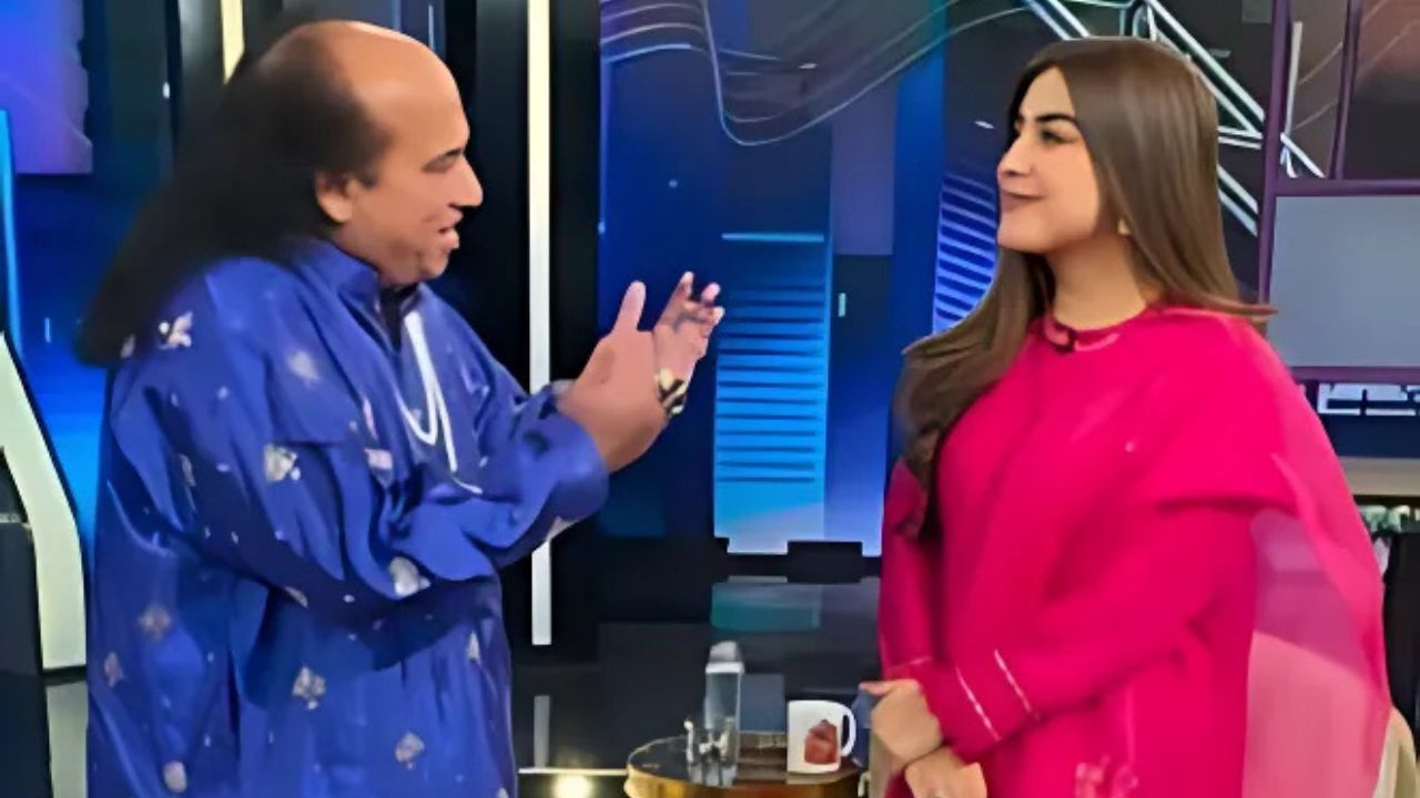Chahat Fateh Ali Khan proposes to TV host on air