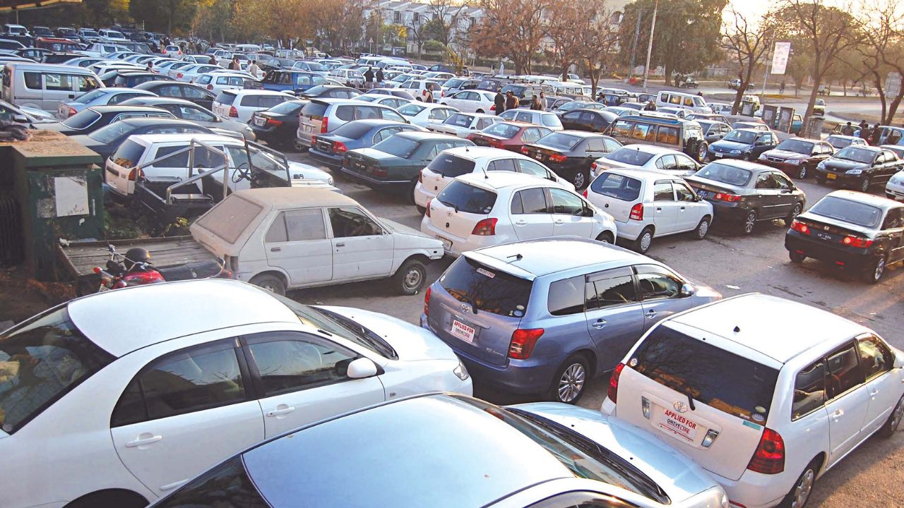 Sindh govt abolishes paid parking in Karachi