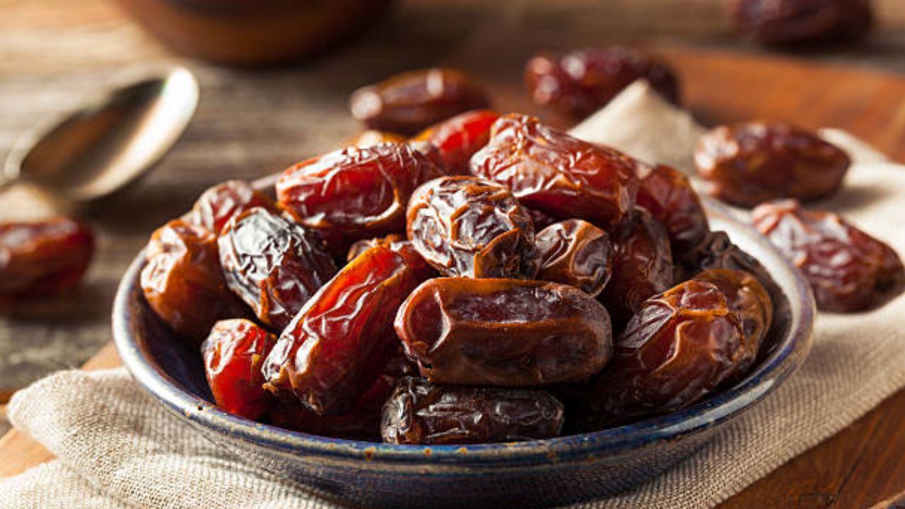 Kashmiris reject dates imported from Israel