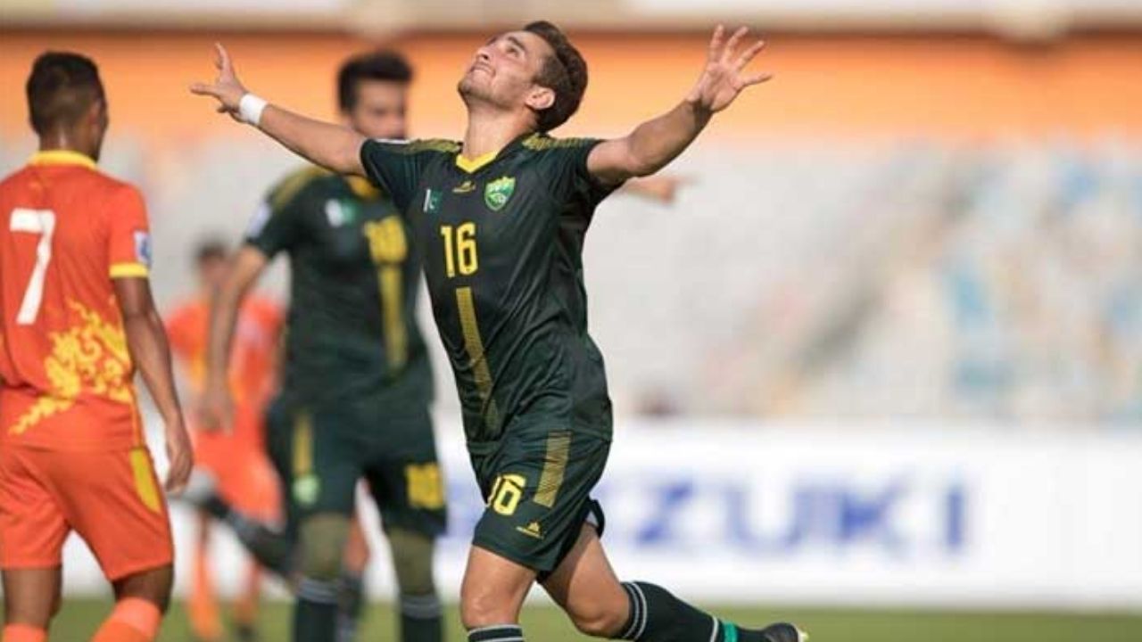 PM Shehbaz, CM KP, PFL give Rs4.5 million to footballer Muhammad Riaz
