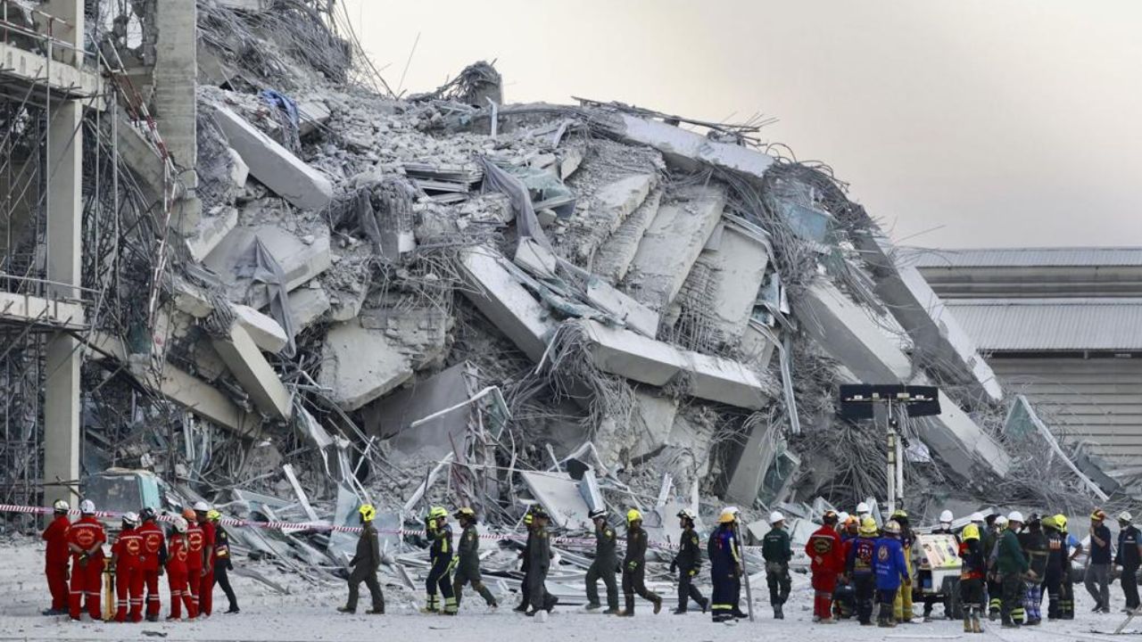 Myanmar-Thailand quake toll passes 700 as rescuers dig for survivors