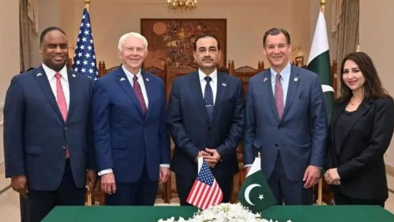 US delegation meets COAS Asim Munir, commends armed forces’ role in combating terrorism