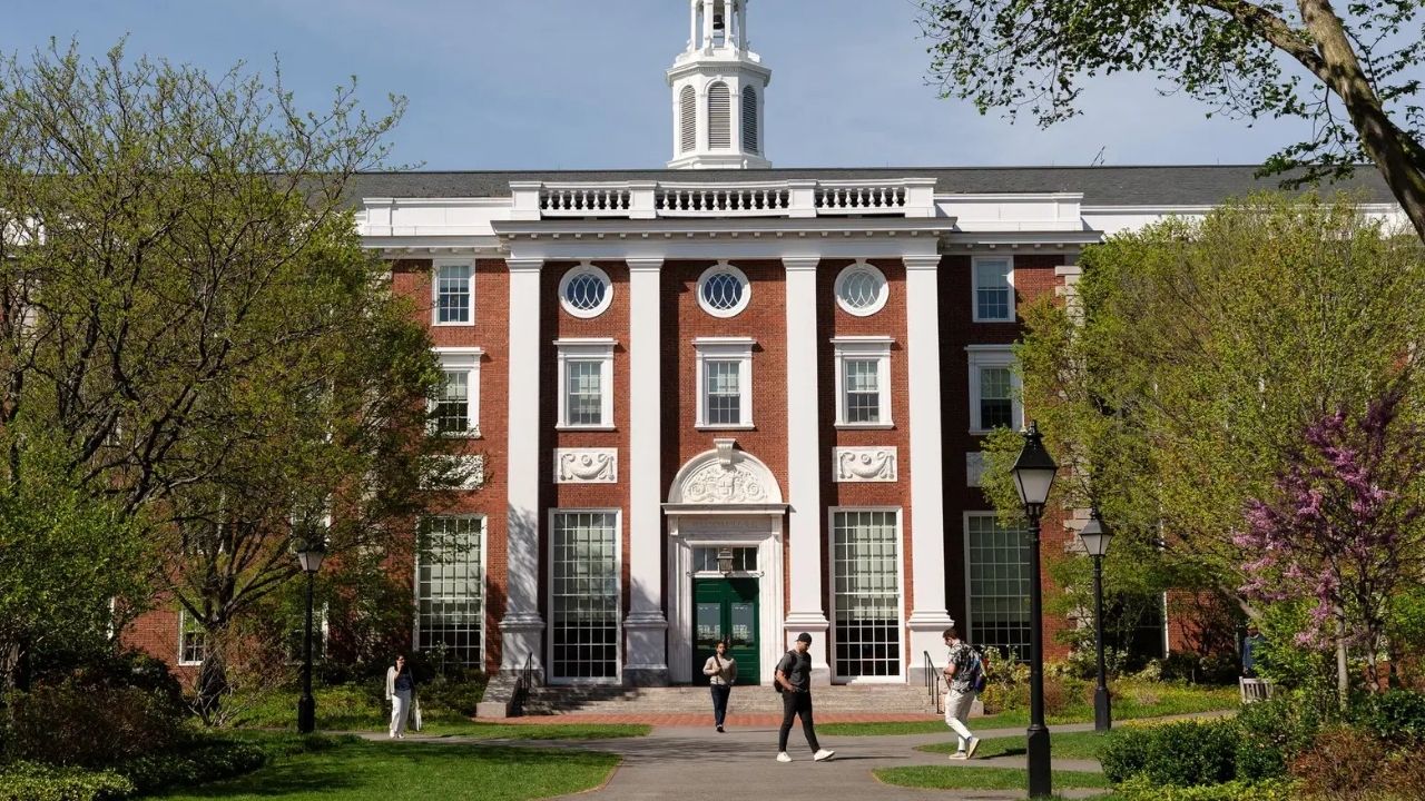 US govt revokes Harvard’s right to enroll foreign students