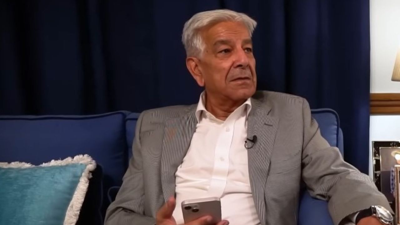 ‘Rul jao gay’: Defence minister’s advice for Pakistani youngster in love with Indian girl