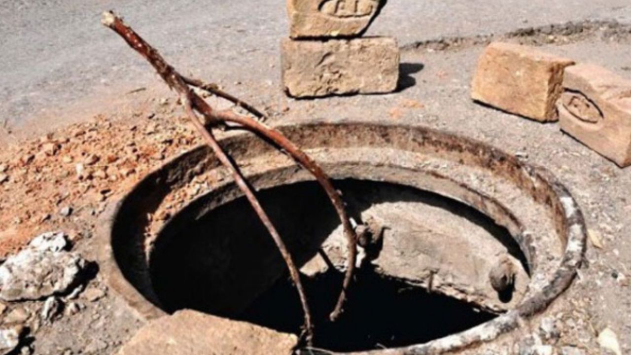 Open manhole in Karachi claims life of 5-year-old