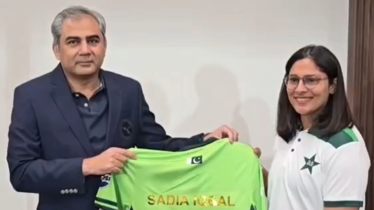 Mohsin Naqvi congratulates Saadia Iqbal for becoming No. 1 T20I bowler