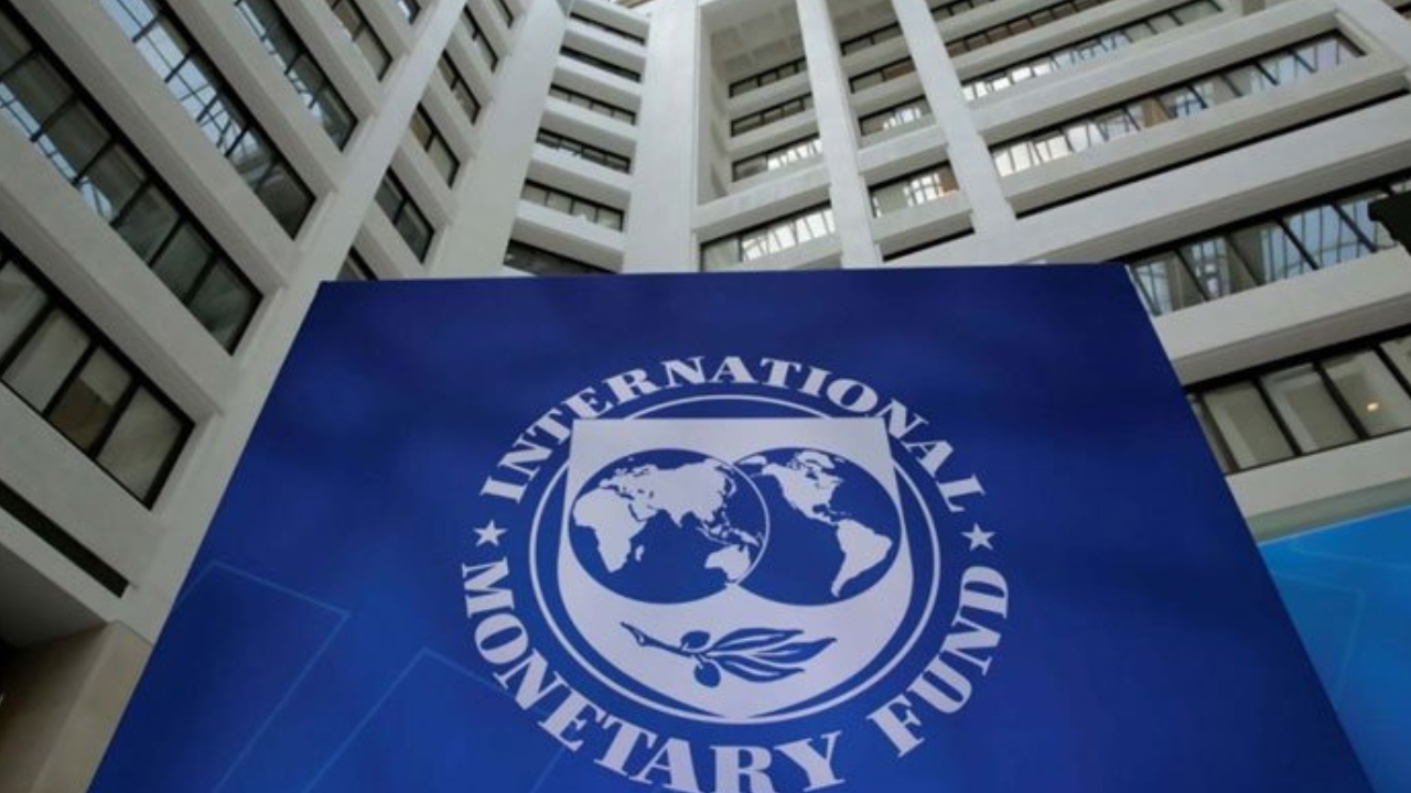 IMF pushes Pakistan on agri tax, slams subsidized power plans