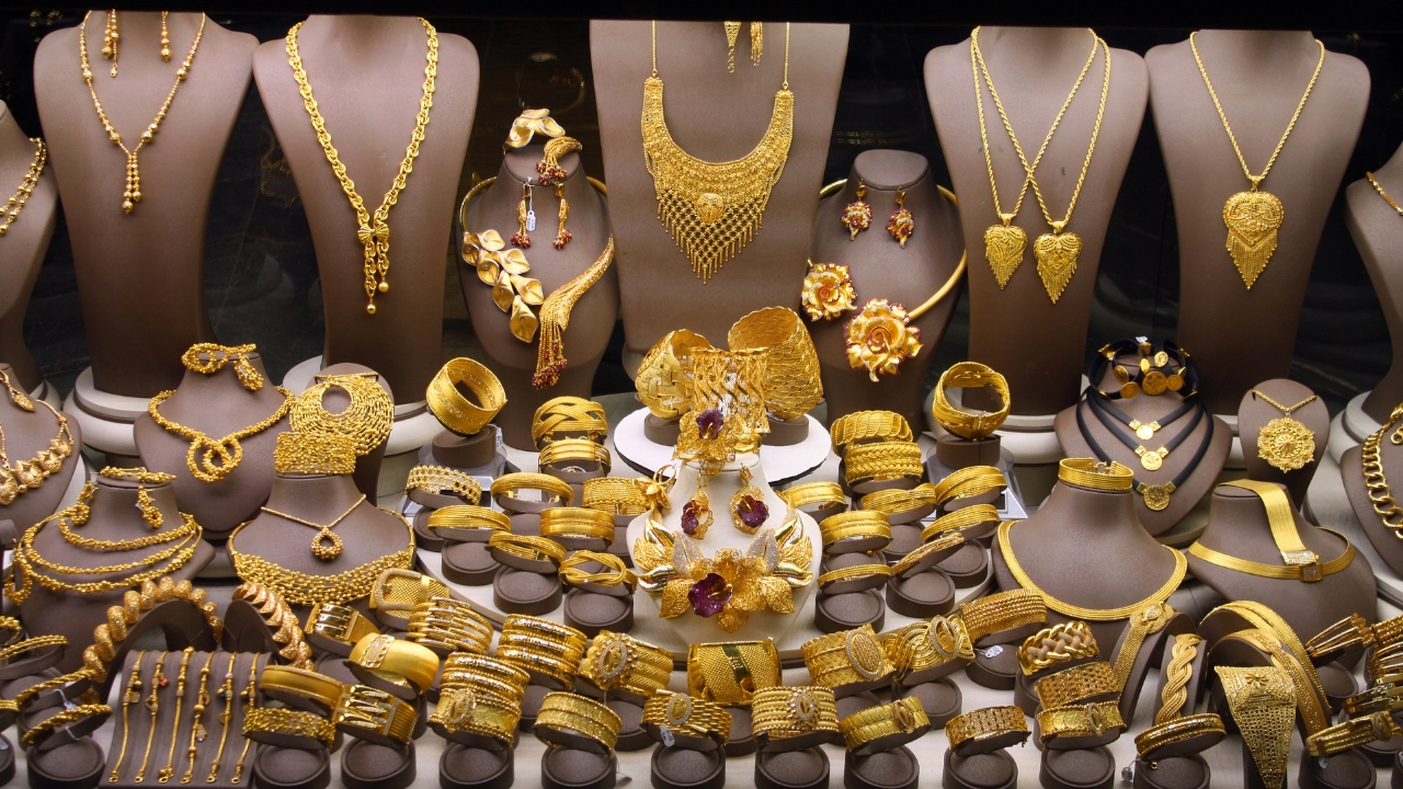 Gold prices steady amid easing geopolitical tensions