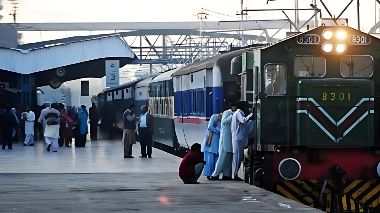 Pakistan Railways eyes fare hike amid rising fuel costs, mounting losses