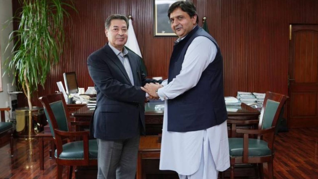 Punjab speaker moves ECP for disqualification of 26 pro-Imran MPAs