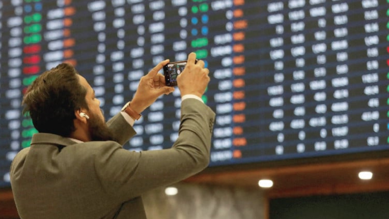 Stock market closes at record high because of favourable taxes