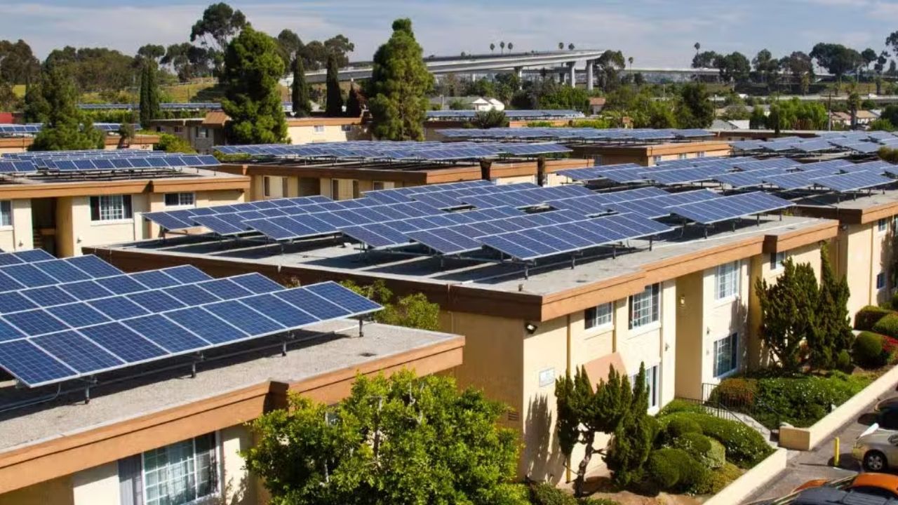 KP government rolls out Rs20 billion solar plan to power 130,000 households