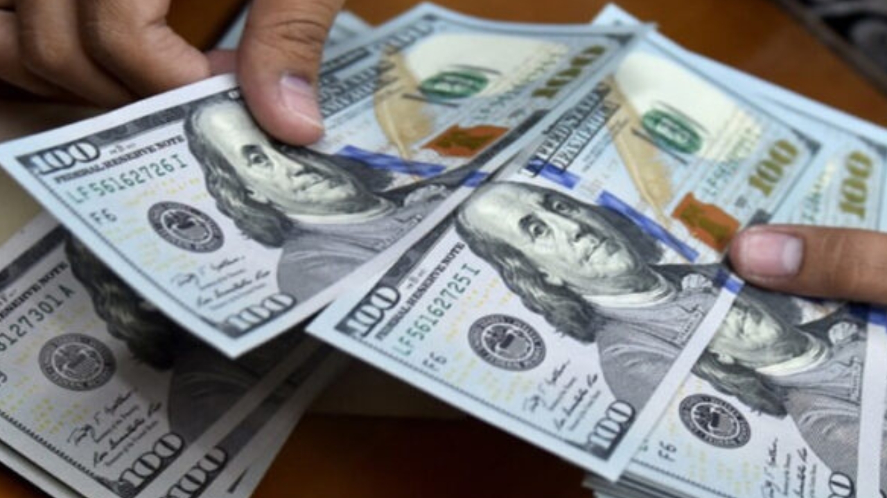 Govt’s Rs250 dollar target falls flat as greenback holds steady at Rs284