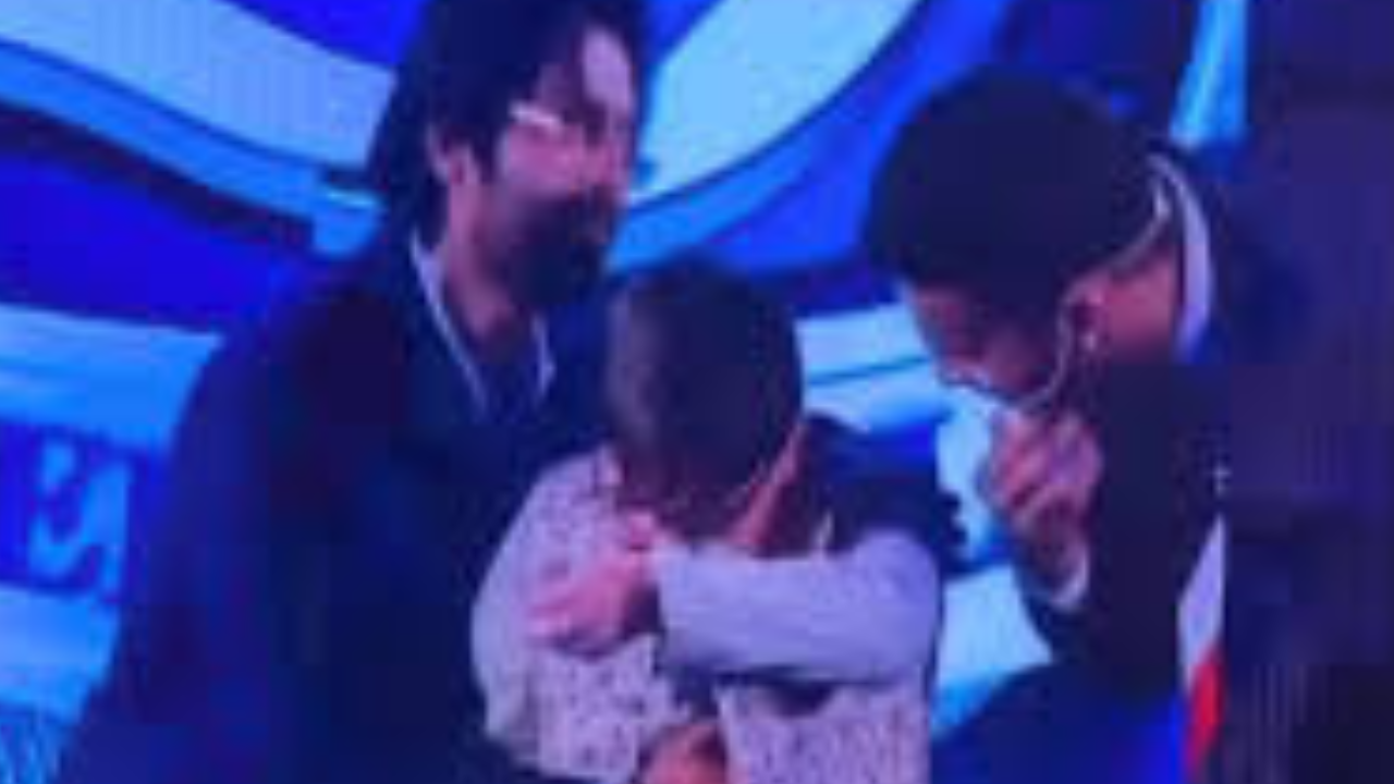 Social media slams ARY for putting grieving Ahmad Shah on screen