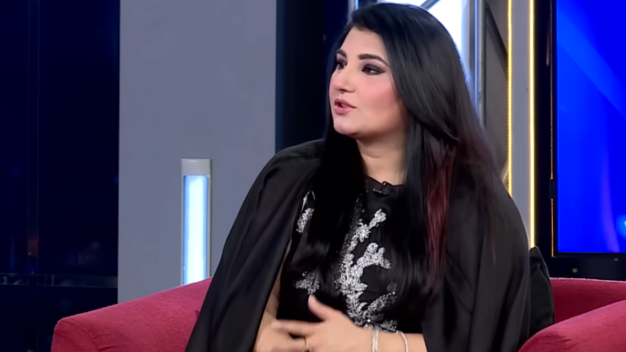Javeria Saud hit obnoxious fan with her handbag